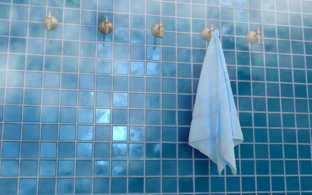 Effektive Hausmittel gegen Schimmel an Silikonfugen im Bad