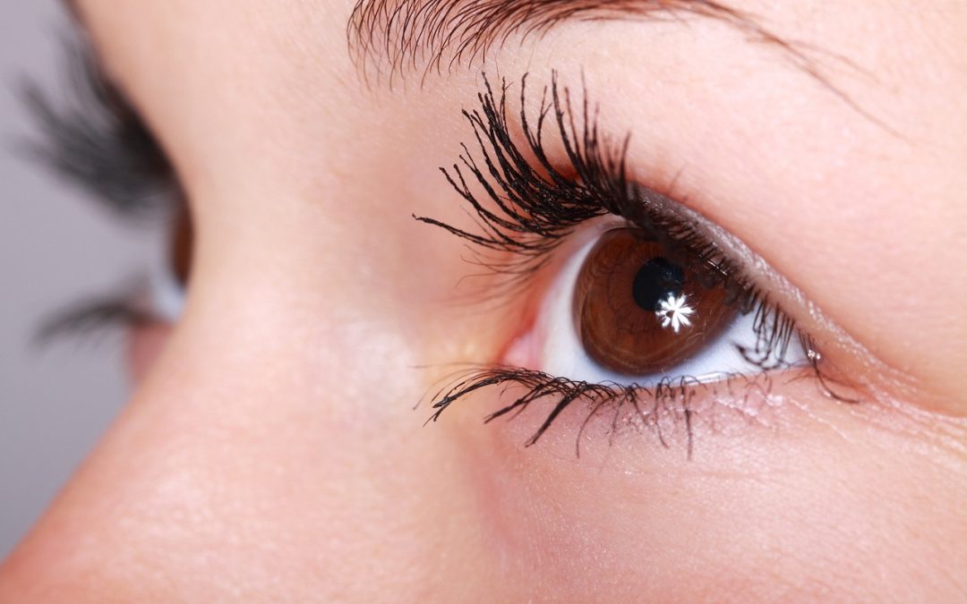 Pflegetipps und Hausmittel für das Wachstum der Wimpern